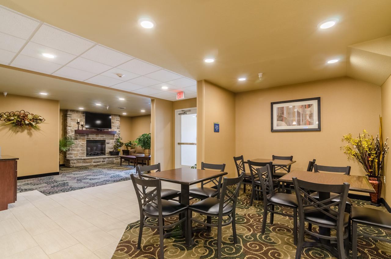 Cobblestone Inn & Suites - Oberlin ภายนอก รูปภาพ