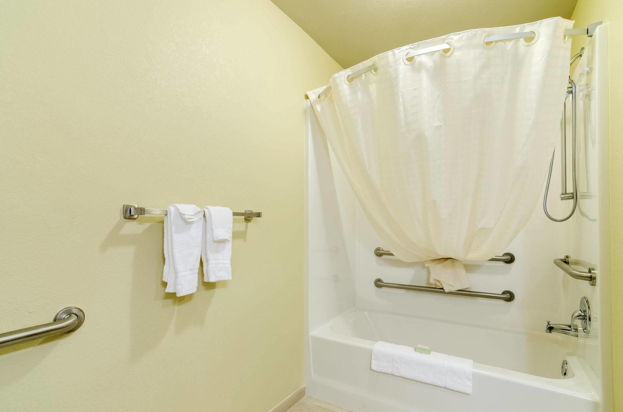 Cobblestone Inn & Suites - Oberlin ภายนอก รูปภาพ