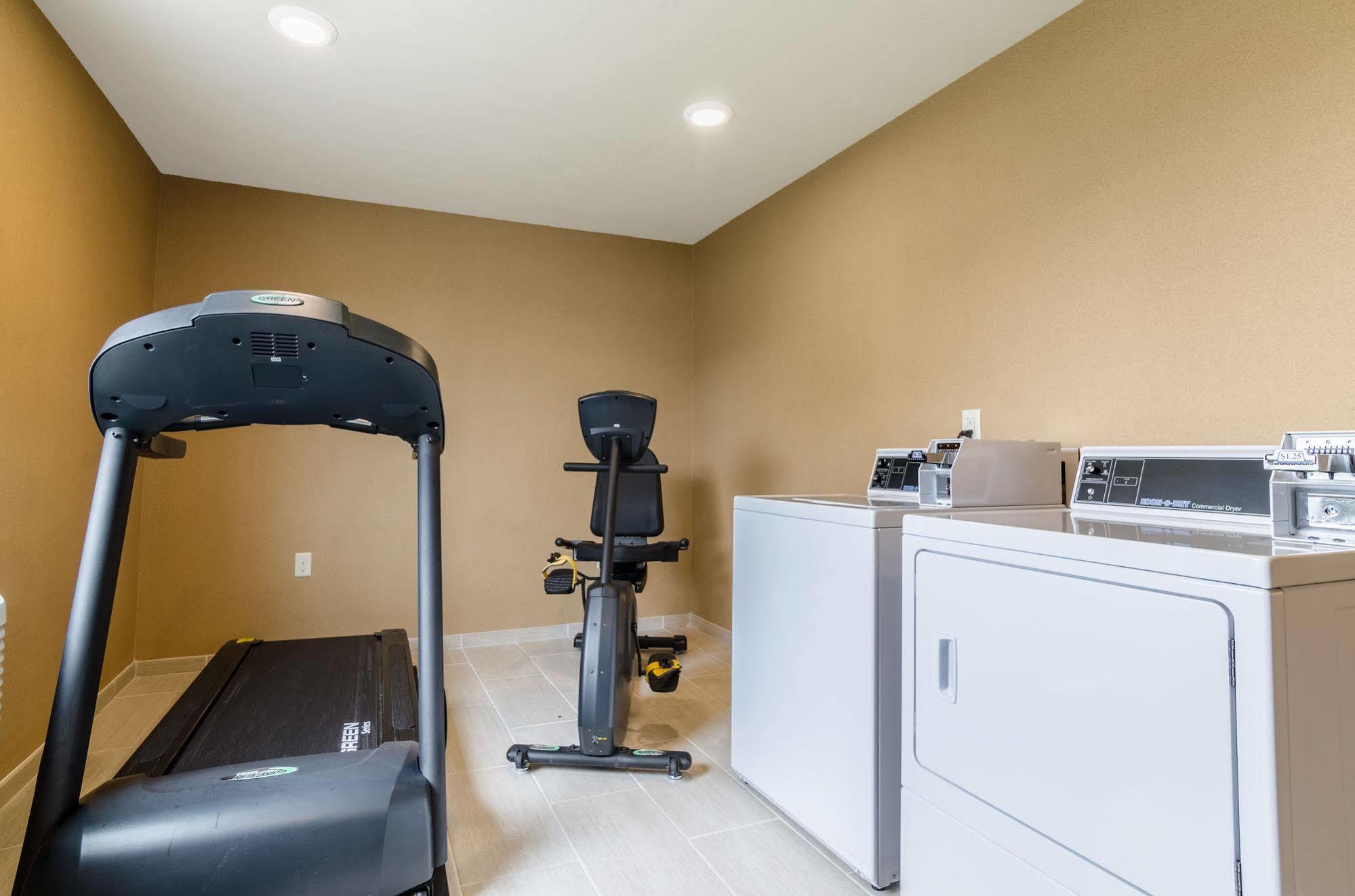 Cobblestone Inn & Suites - Oberlin ภายนอก รูปภาพ