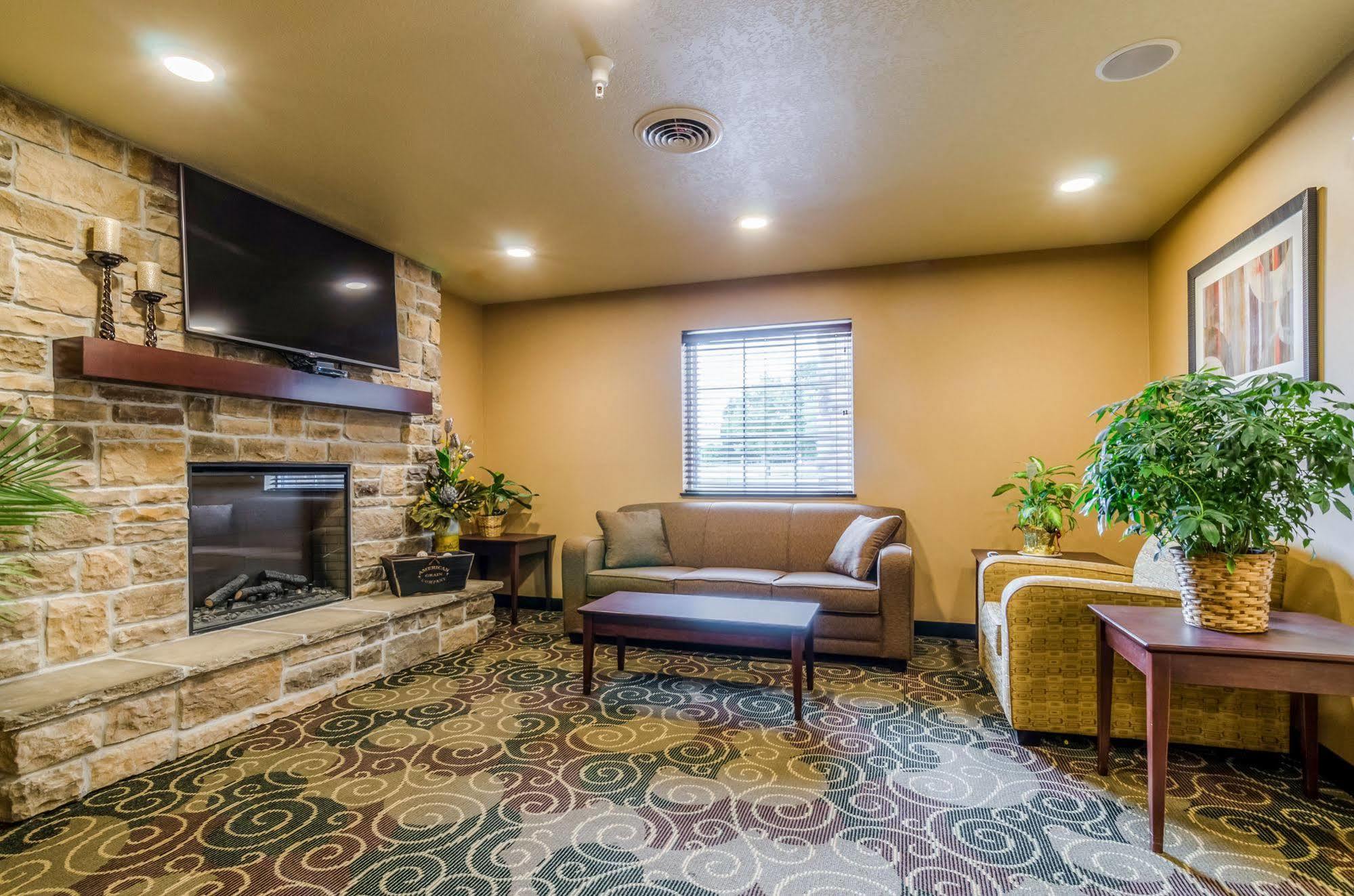 Cobblestone Inn & Suites - Oberlin ภายนอก รูปภาพ