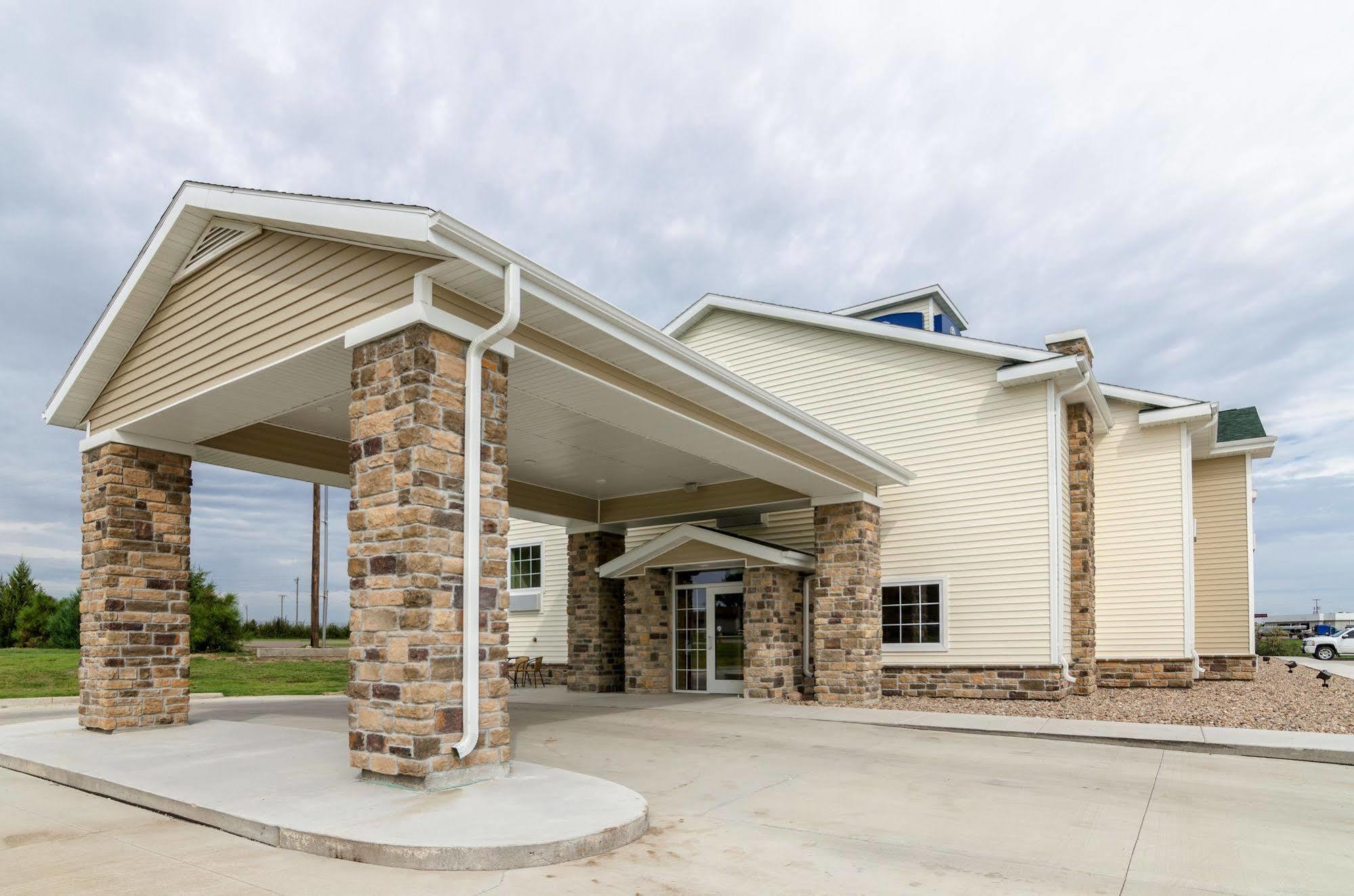 Cobblestone Inn & Suites - Oberlin ภายนอก รูปภาพ